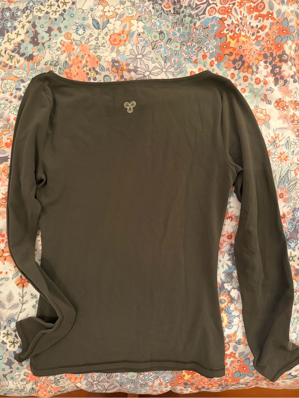 Aritzia Olive Scoop-Neck Long Sleeve Top